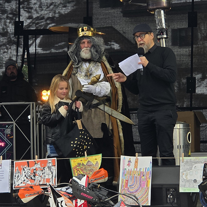 Ledinka Inaya iz 1. b nagrajenka likovnega natečaja Gradovi Kralja Matjaža