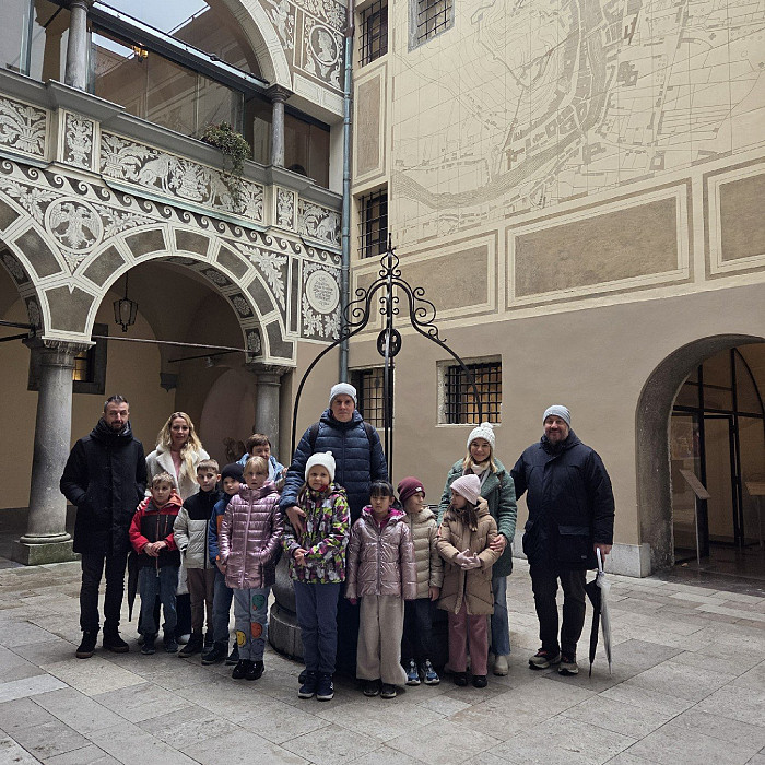 Kultura ne pozna meja: Učenci iz petih držav skupaj po Prešernovih sledeh