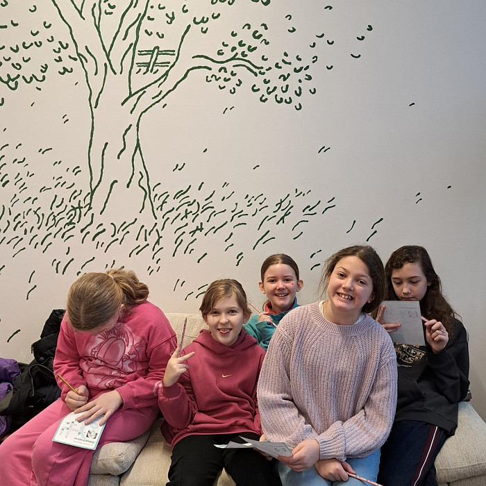 Ledinski petošolci so obiskali knjižnico Rog