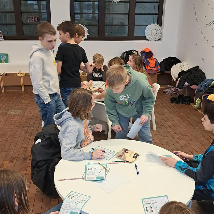 Ledinski petošolci so obiskali knjižnico Rog