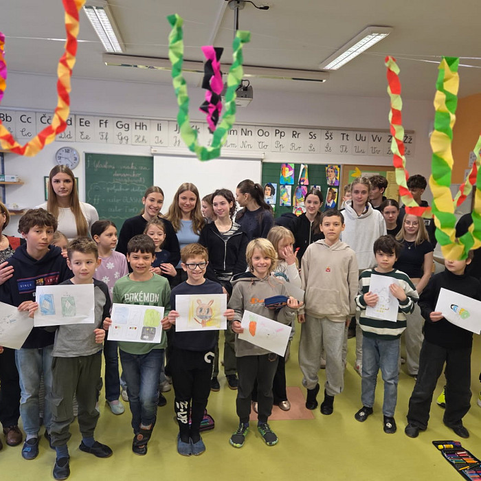 Medgeneracijski most prijateljstva med dijaki 1. letnika gimnazije Ledina in tretješolci