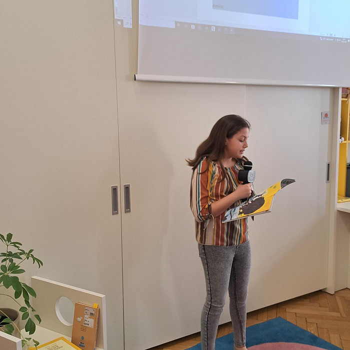 Branje poezije v šolski knjižnici 