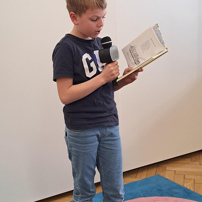 Branje poezije v šolski knjižnici 