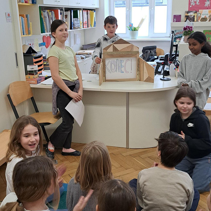 Ustvarjamo z Andersenom – druženje v šolski knjižnici za učence 4. in 5. razredov