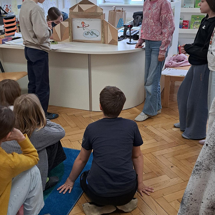 Ustvarjamo z Andersenom – druženje v šolski knjižnici za učence 4. in 5. razredov