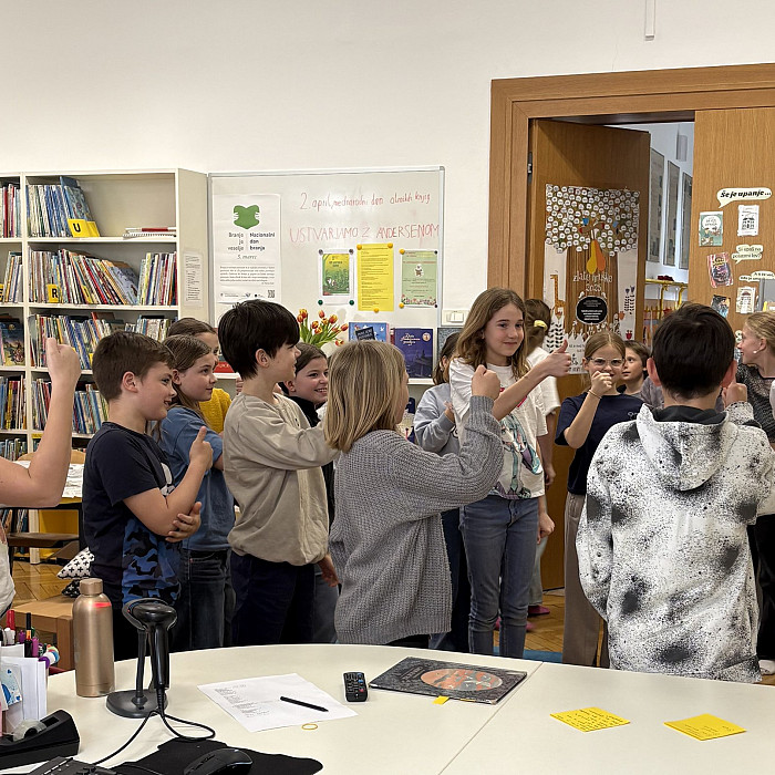 Ustvarjamo z Andersenom – druženje v šolski knjižnici za učence 4. in 5. razredov