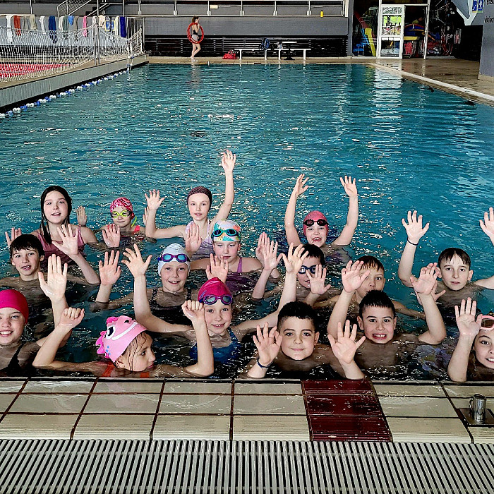 Tretješolci uživali v plavalnem tečaju v bazenih Tivolija