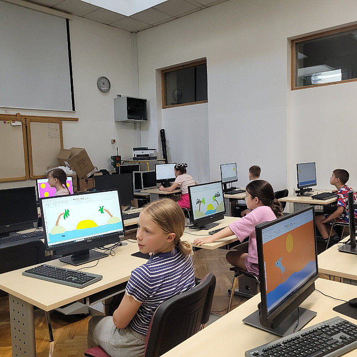 Tretješolci ustvarjali v računalniški učilnici