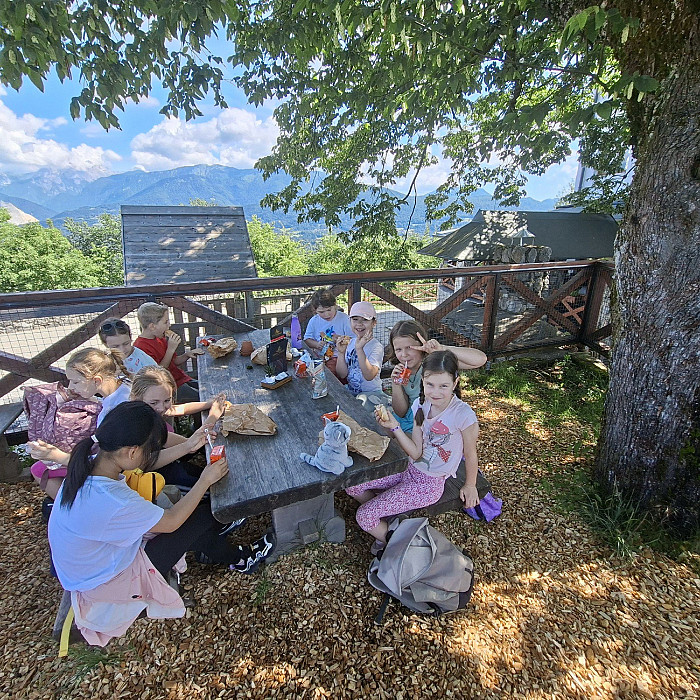 Drugošolci na Starem gradu nad Kamnikom