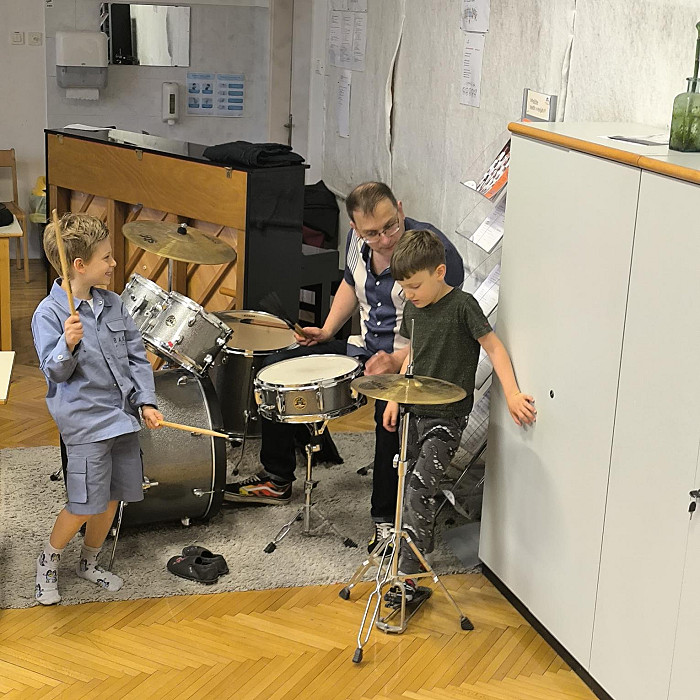 TRUŠČKONCERT v 1. a